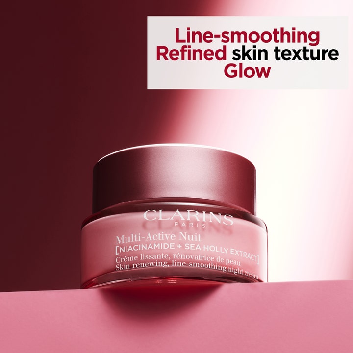 Clarins Multi-Active Nuit 50 ml silottava yövoide vaaleanpunaisessa lasipurkissa tuo hehkua ja silottaa ihoa.