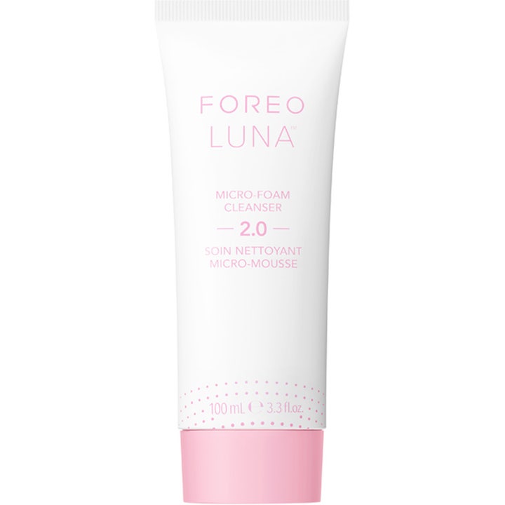 Foreo Luna Micro-Foam Cleanser 2.0 100 ml puhdistusvaahto on valkoinen tuubi vaaleanpunaisella korkilla.