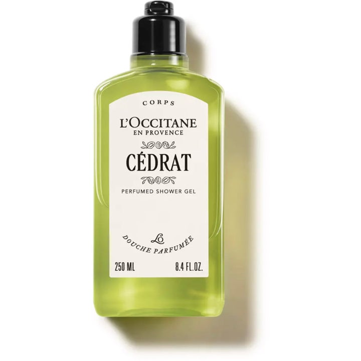 L'Occitane Homme Eau de Cedrat 250 ml raikastava suihkugeeli läpinäkyvässä vihreässä pullossa hopeisella korkilla.