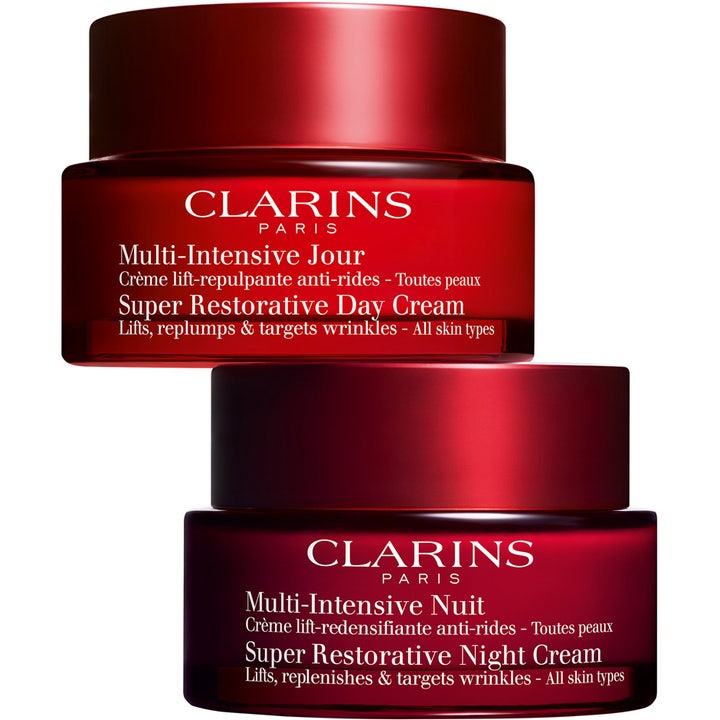 Clarins Super Restorative Night Cream 50 ml kiinteyttävä yövoide ja päivävoide punaisissa lasipurkeissa.