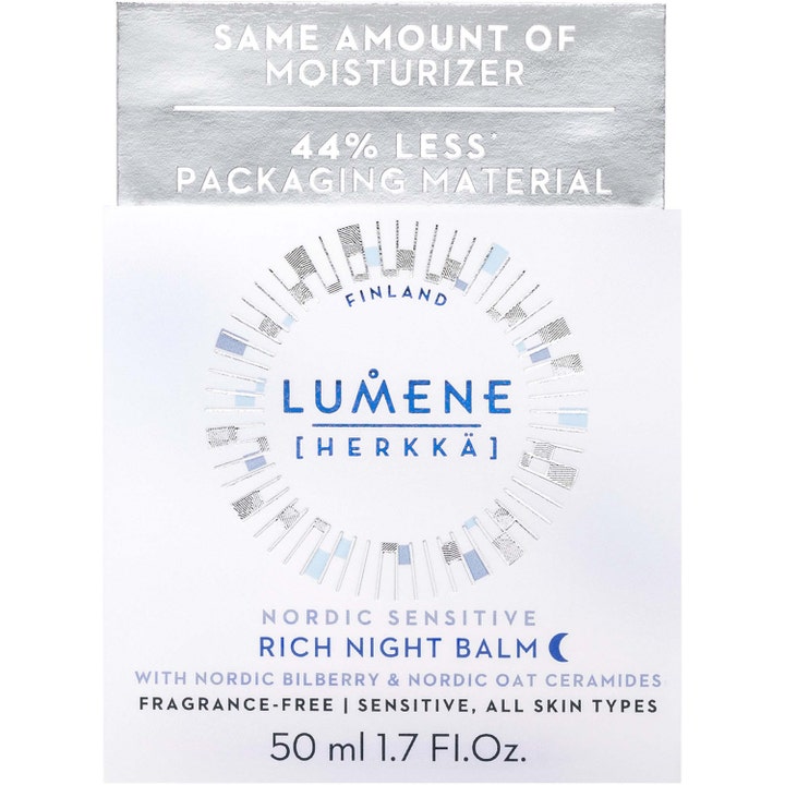 Lumene Nordic Sensitive Rich Night Balm 50 ml yövoide valkoisessa pakkauksessa jossa on hopeinen yläpalkki.