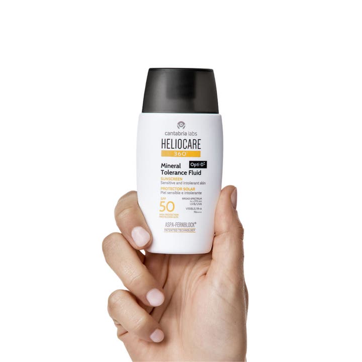 Heliocare Mineral Tolerance Fluid SPF 50 50 ml aurinkovoide beigen sävyinen ja kevyt nestemäinen koostumus.