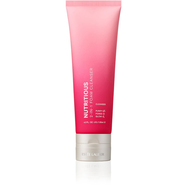 Estée Lauder Nutritious 2-in-1 Foam Cleanser 125 ml puhdistusvaahto kirkastaa ihoa vaaleanpunaisessa liukuvärjätyssä tuubissa.