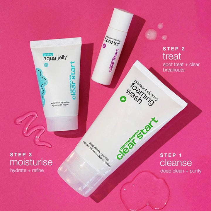 Dermalogica Clear Start Breakout Clearing Kit Duo puhdistava ihonhoitosetti valkoisissa tuubeissa pinkillä pohjalla.