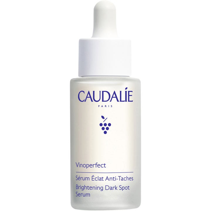 Caudalie Vinoperfect Brightening Dark Spot Serum 30ml kirkastava seerumi pigmenttiläiskiä vastaan mattalasipullossa