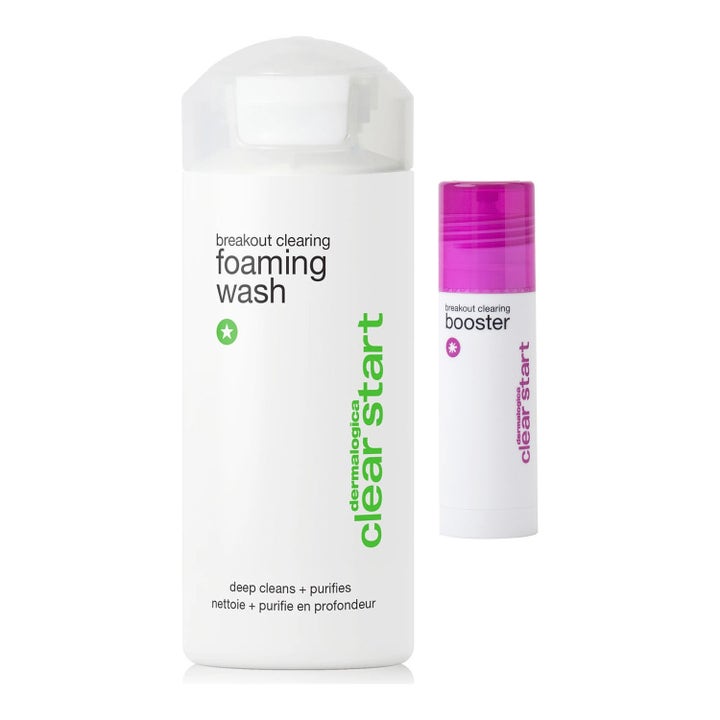 Dermalogica Clear Start Breakout Clearing Booster ja Foaming Wash epäpuhtauksille valkoisissa liilakorkkisissa pulloissa.