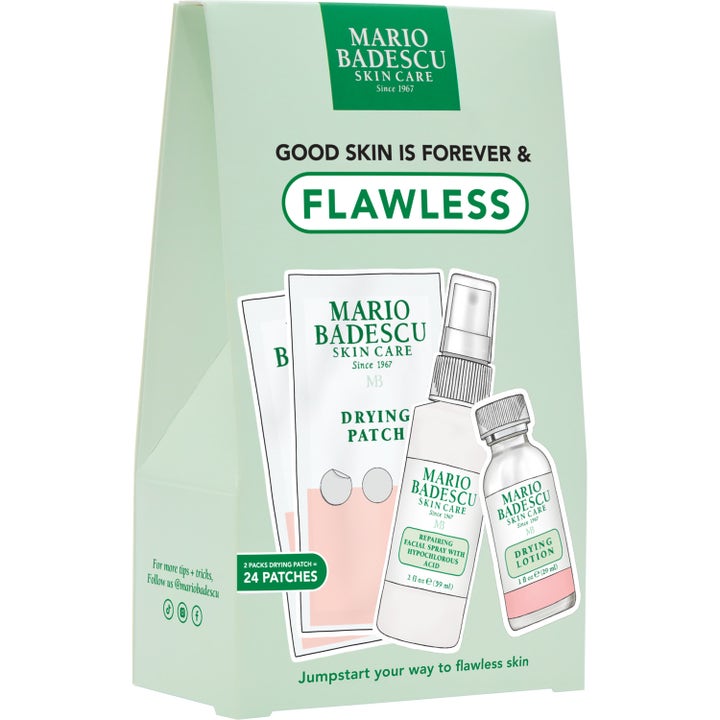 Mario Badescu Good Skin Is Forever & Flawless Kit 1 kpl ihonhoitosetti epäpuhtauksille vaaleanvihreässä pakkauksessa.
