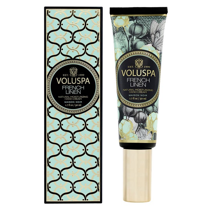 Voluspa French Linen 50 ml kosteuttava käsivoide pehmentää ihoa turkoosissa koristekuvioisessa rasiassa ja tuubissa.