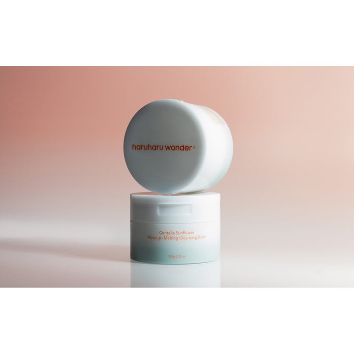 haruharu wonder Centella Sunflower Makeup-Melting Cleansing Balm 100 g puhdistusvoide kahdessa päällekkäisessä purkissa.