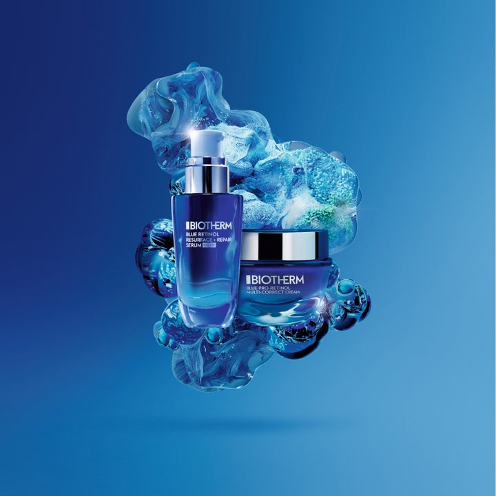 Biotherm Blue Retinol Serum Night 30 ml silottava yöseerumi sinisessä lasipullossa ja purkissa kuplien keskellä