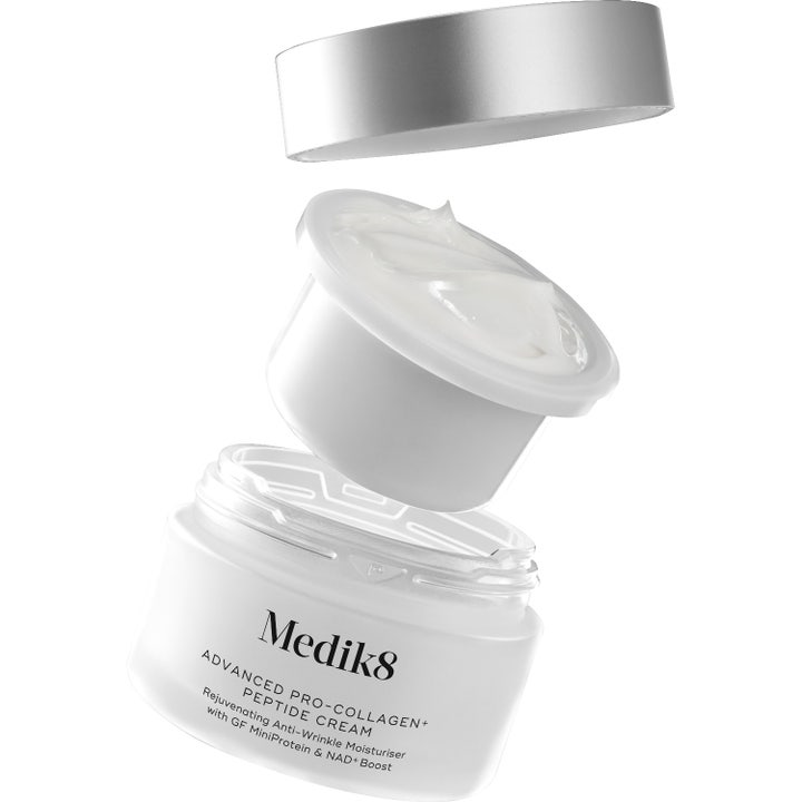 Medik8 Advanced Pro Collagen + Peptide Cream 50 ml silottava päivävoide valkoisessa purkissa ja täyttöpatruunassa.