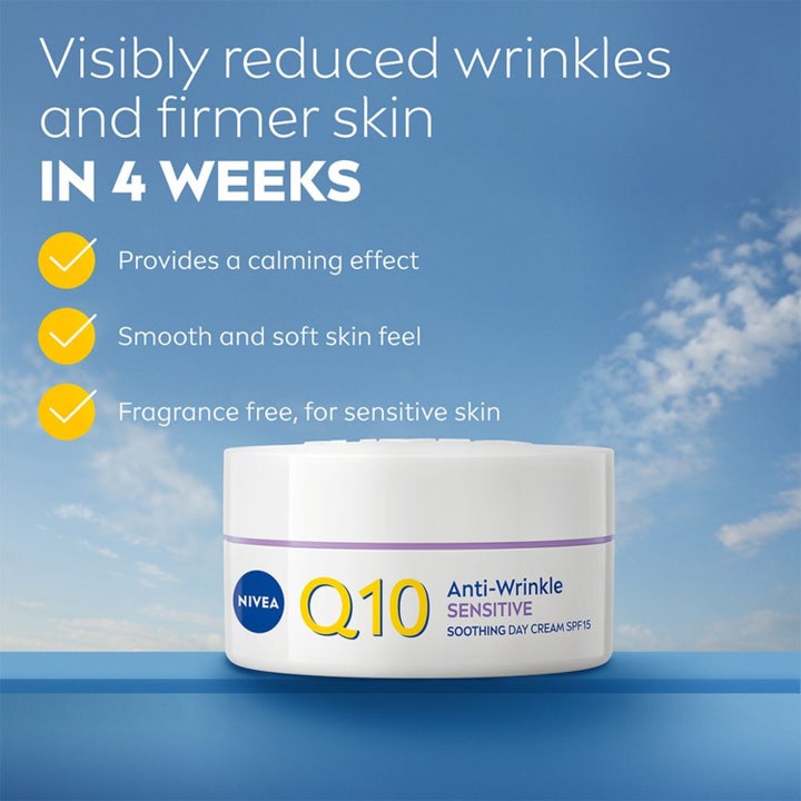 Nivea Q10 Anti-Wrinkle Sensitive 50 ml hajusteeton päivävoide valkoisessa pakkauksessa jossa SPF 15