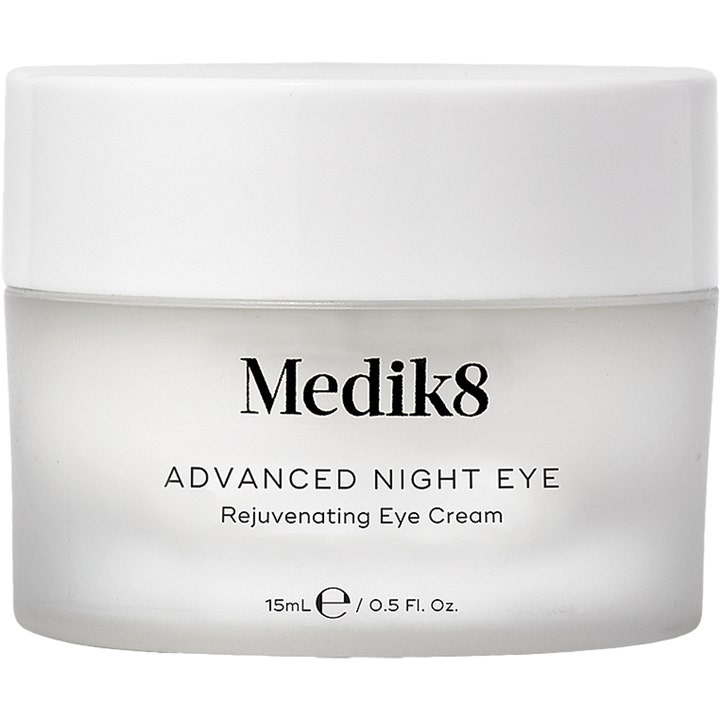 Medik8 Advanced Night Eye 15 ml uudistava silmänympärysvoide huurretussa lasipurkissa valkoisella kannella