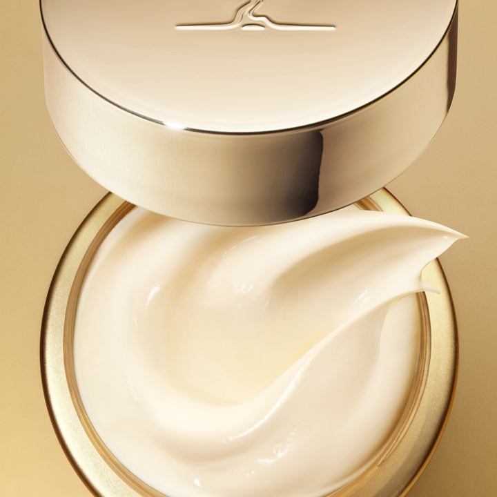 Nuxe Merveillance Lift Exceptional Cream 75 ml kiinteyttävä kasvovoide, jossa täyteläinen vaalea koostumus.