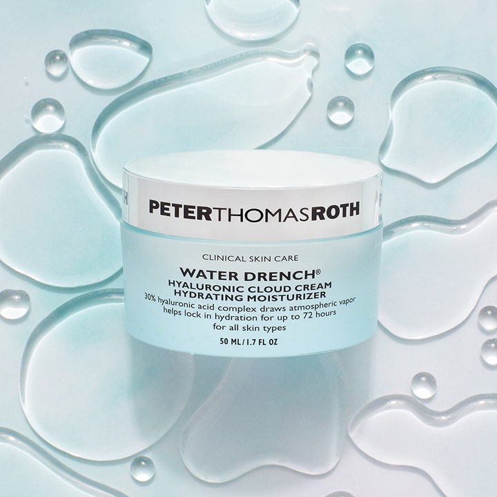 Peter Thomas Roth Water Drench Cloud Creme 50 ml kosteuttava hyaluronihappovoide vesipisaroiden ympäröimänä