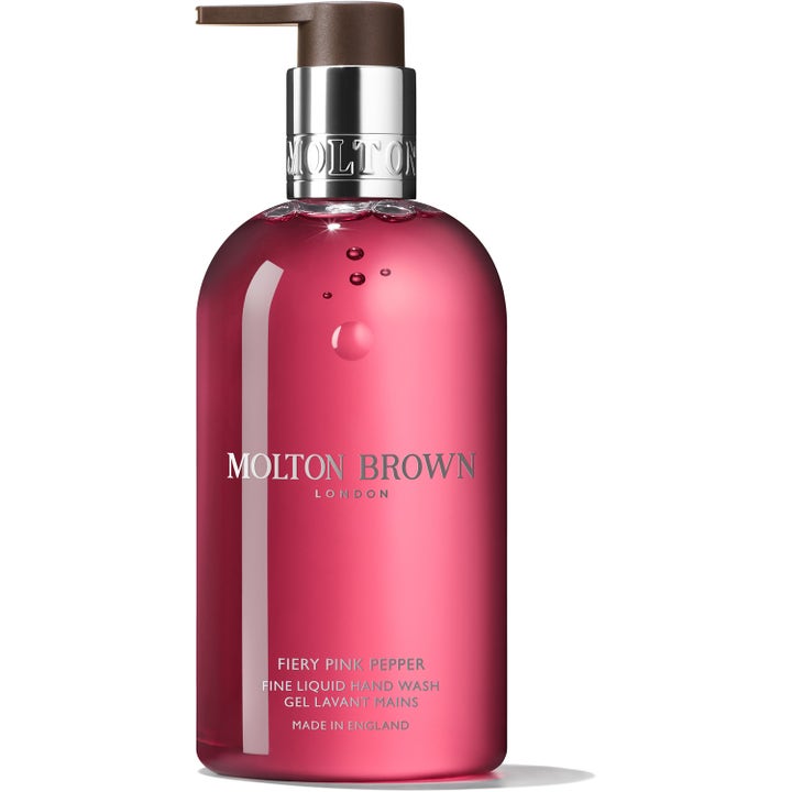 Molton Brown Fiery Pink Pepper 300 ml käsisaippua puhdistaa kädet pinkillä geelillä pullossa, jossa on hopeinen pumppu.