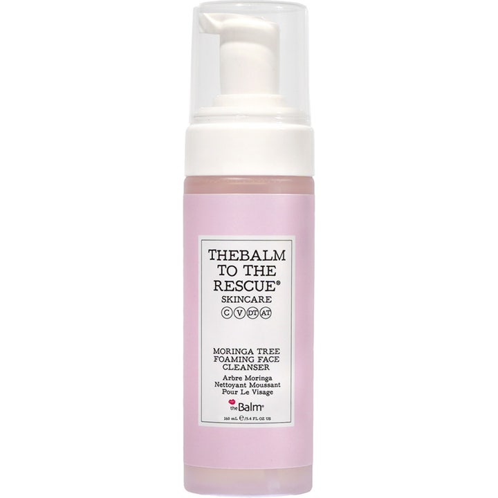 theBalm To The Rescue Moringa Tree Foaming Face Cleanser 160 ml puhdistava vaahto vaaleanpunaisessa pumppupullossa