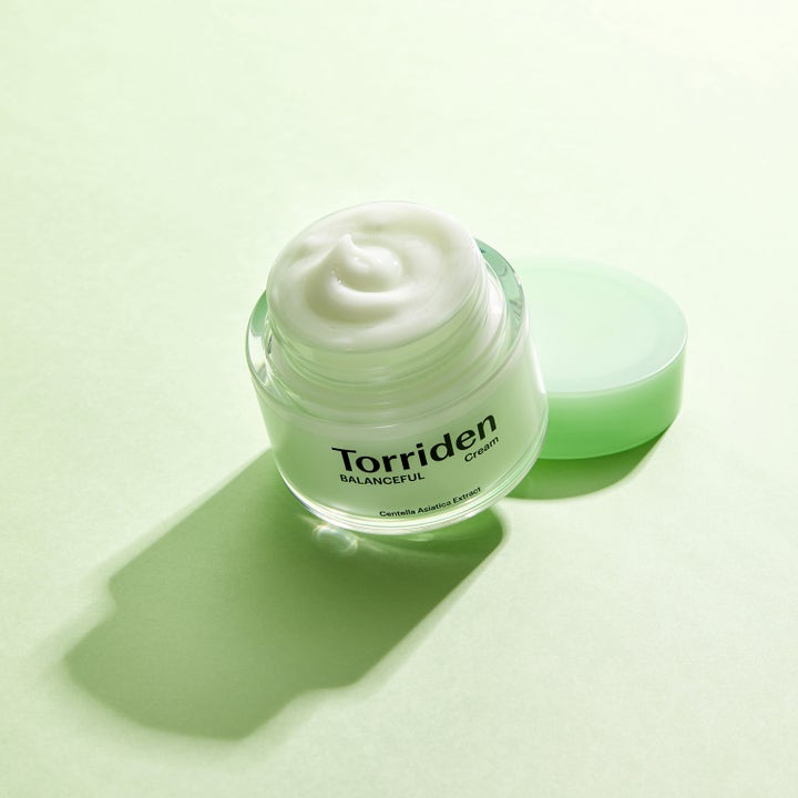 Torriden BALANCEFUL Cica Cream 80 ml rauhoittava kasvovoide vaaleanvihreässä lasipurkissa täyteläisellä koostumuksella.