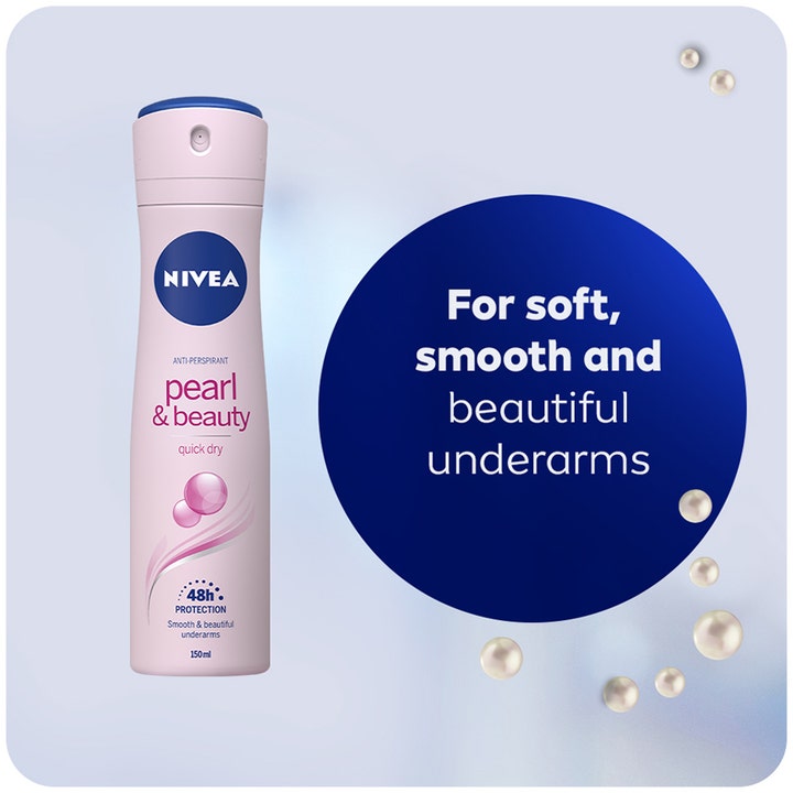 NIVEA Pearl & Beauty Deospray 150 ml silottaa kainalot vaaleanpunaisessa pullossa helmien ja sinisen ympyrän rinnalla.