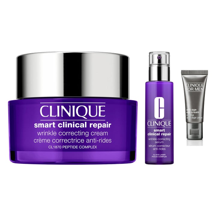 Clinique Smart Clinical Repair ryppyjä silottava setti violetissa voidepurkissa seerumipullossa ja harmaassa tuubissa