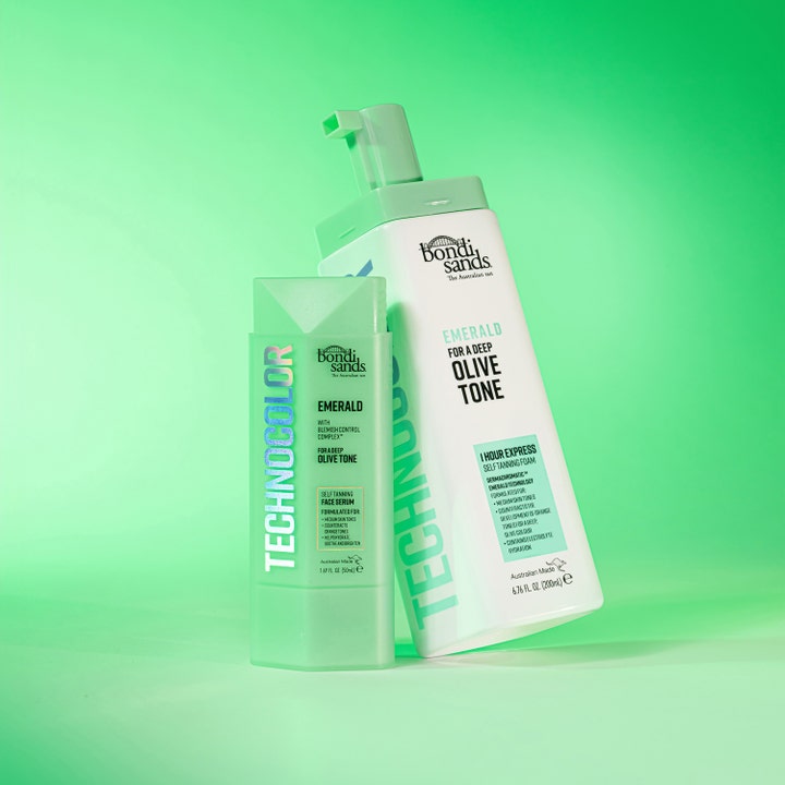 Bondi Sands Technocolor Self Tanning Face Serum Emerald 50 ml syvän oliivinsävyn luova seerumi vihreässä pullossa.