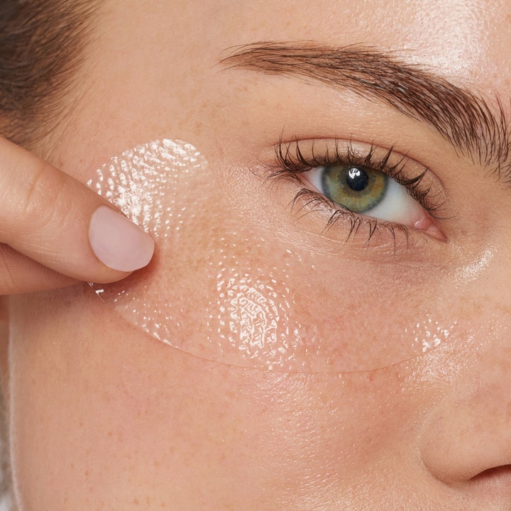 By Terry Hyaluronic Global Eye Patch 1 kpl kosteuttaa silmänympärysihoa läpinäkyvällä verkkokuvioisella lapulla.