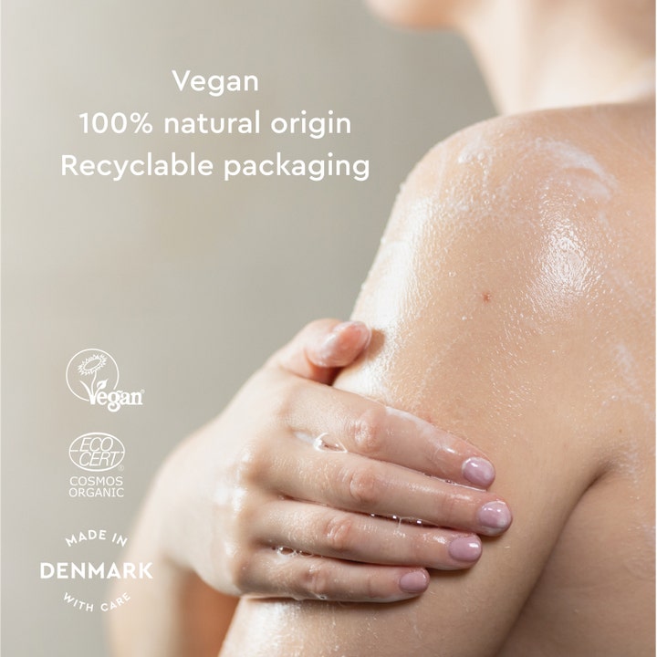Urtekram Body Wash Soothing Lavender 200 ml rauhoittava suihkusaippua vaahtoaa iholla, vegaaninen ja luonnollinen.