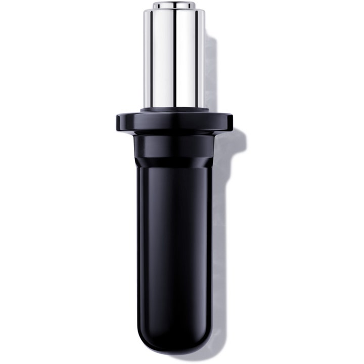 Lancôme L'Absolu Rouge huulipuna täyttöpakkaus on tyylikäs musta hylsy, jossa on kirkas hopeinen metalliosa.
