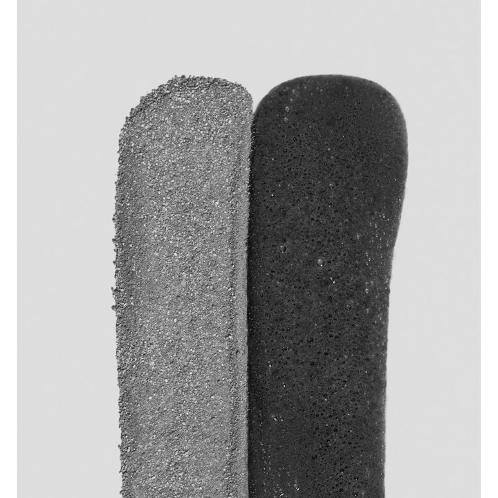 Dermalogica Daily Superfoliant 57 g syväpuhdistava kuorinta, harmaa jauhemainen ja aktivoitu vaahtokoostumus.