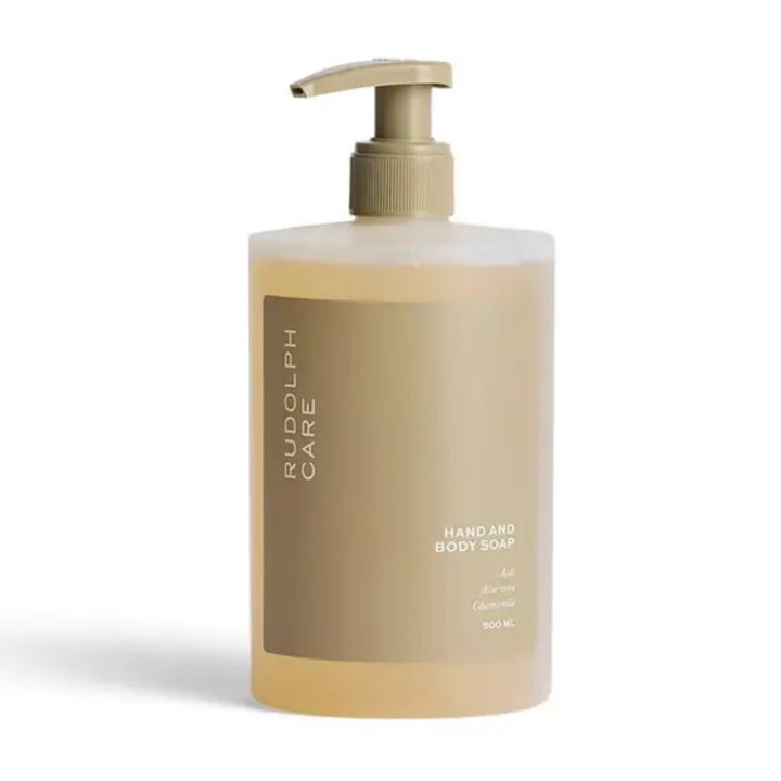 Rudolph Care Hand and Body Soap 500 ml kosteuttava käsisaippua mattapintaisessa beigen sävyisessä pumppupullossa