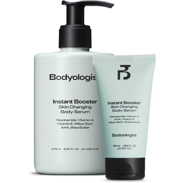 Bodyologist To Stay & To Go Gift Set 275 ml ja 50 ml uudistava vartaloseerumi vaaleanvihreässä pumppupullossa ja tuubissa.