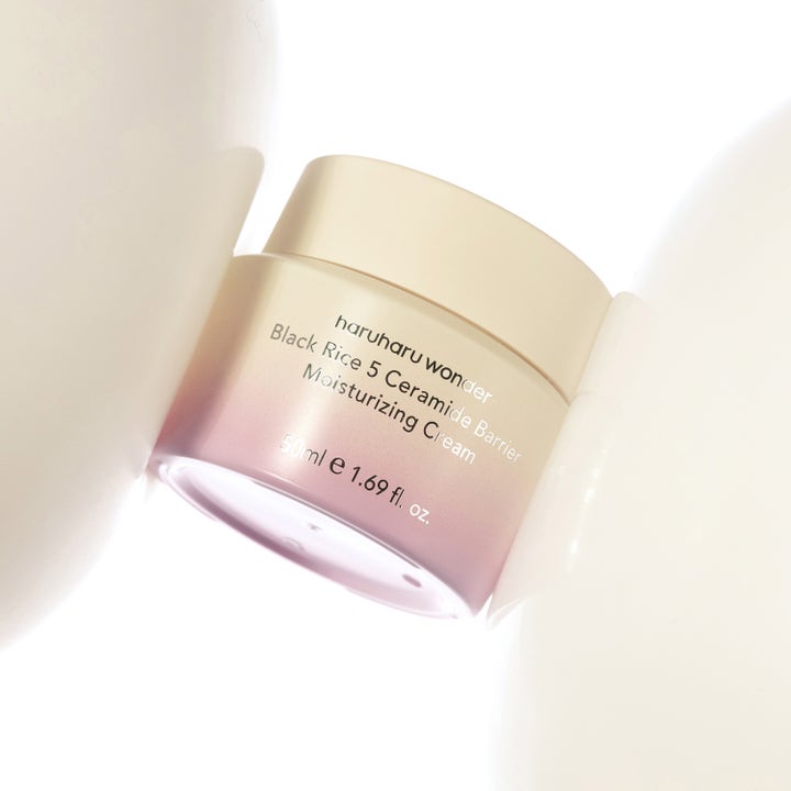 haruharu wonder Black Rice 5 Ceramide Barrier Moisturizing Cream 50 ml suojamuuria vahvistava kasvovoide liukuvärjätyssä purkissa