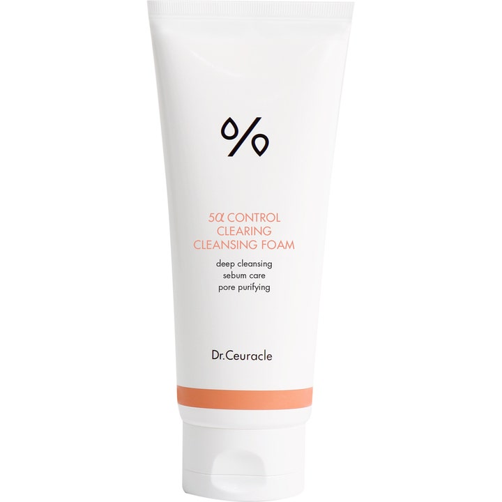Dr.Ceuracle 5α Control Clearing Cleansing Foam syväpuhdistava puhdistusvaahto valkoisessa tuubissa persikkaraidalla.