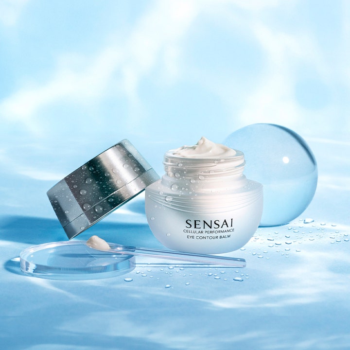 Sensai Cellular Performance Eye Contour Balm 15 ml kosteuttava silmänympärysvoide huurteisessa lasipurkissa vesipisaroilla