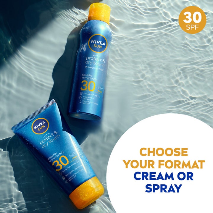 NIVEA Protect & Dry Touch 200 ml aurinkosuoja suihkeena ja voiteena vedessä antaa nopeasti imeytyvän suojan