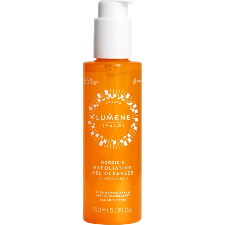 Lumene Nordic-C Exfoliating Gel Cleanser 150 ml kirkastava puhdistusgeeli oranssissa läpinäkyvässä pumppupullossa