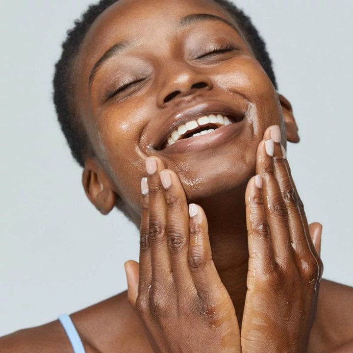 Dermalogica PreCleanse 150 ml puhdistusöljy syväpuhdistaa kasvot ja jättää ihon puhtaaksi ja heleäksi.