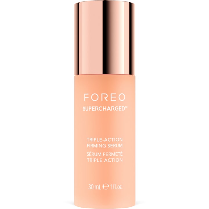 FOREO SUPERCHARGED Triple-Action Firming Serum 30 ml kiinteyttävä seerumi persikkaisessa pullossa ruusukultakorkilla