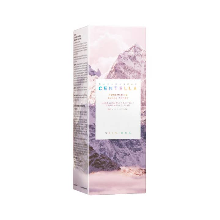 SKIN1004 Madagascar Centella Poremizing Clear Toner 210 ml kasvovesi vaaleanpunaisessa vuoristokuvioisessa pakkauksessa.