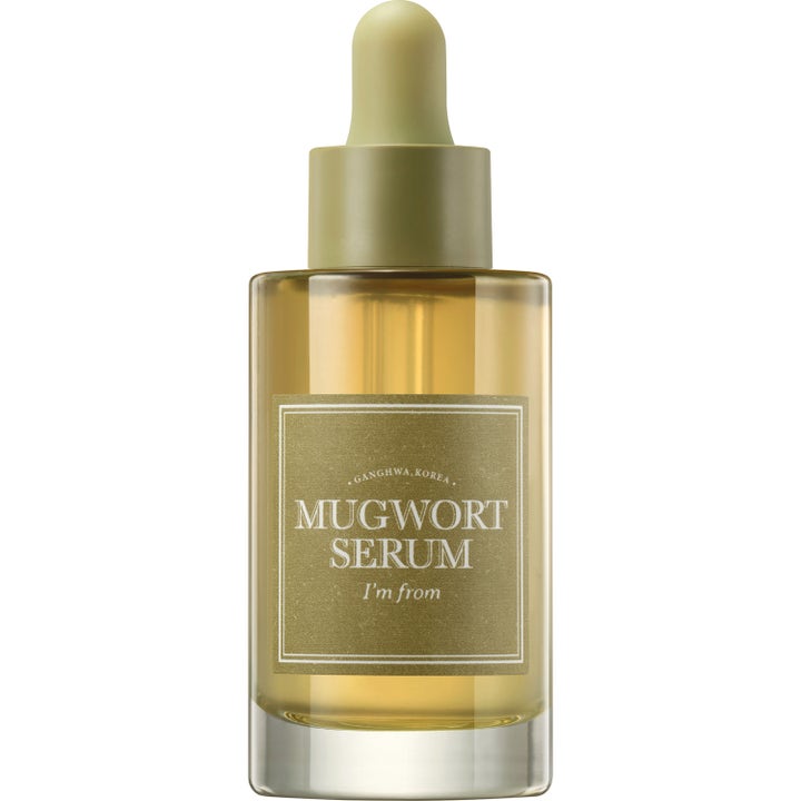 I'm from Mugwort Serum 30 ml rauhoittava seerumi lasipullossa, jossa on oliivinvihreä pipetti.