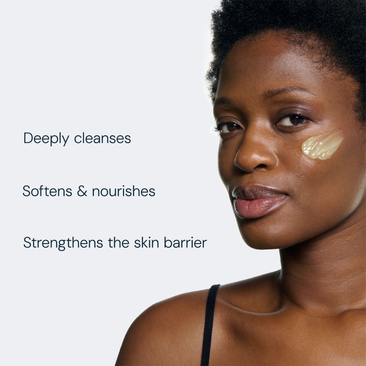 Elemis Pro-Collagen Green Fig Cleansing Balm 100 g sisältää padina pavonicaa ja mimosaa ihoa kosteuttamaan.