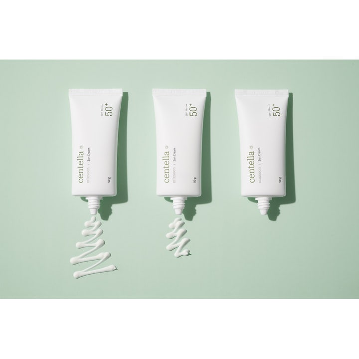 Mixsoon Centella Sun Cream 50 g rauhoittava aurinkovoide SPF 50+ kolme valkoista tuubia ja siksak-voidekoostumus