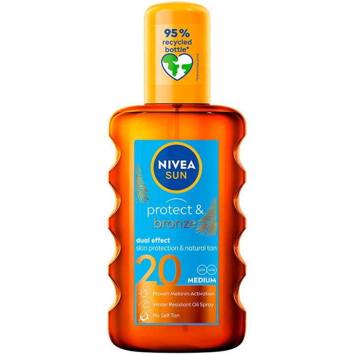 Nivea Sun Protect & Bronze Oil SPF20 200 ml aurinkoöljy antaa luonnollisen rusketuksen oranssissa suihkepullossa.