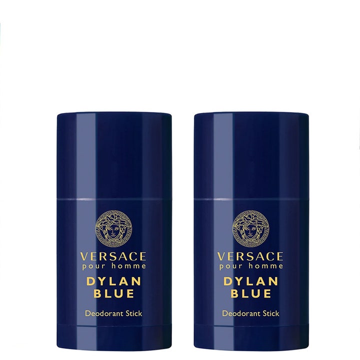 Versace Dylan Blue Pour Homme 75 ml raikastava deodoranttistick kaksi tummansinistä hylsyä kultaisilla logoilla.
