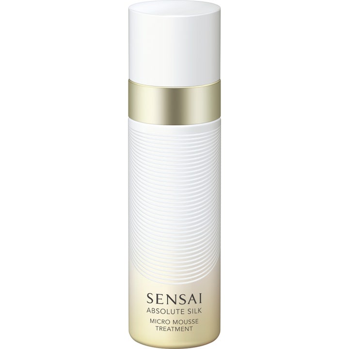 Sensai Absolute Silk Micro Mousse Treatment 90 ml kosteuttava hoitovaahto valkoisessa aaltokuvioidussa pullossa