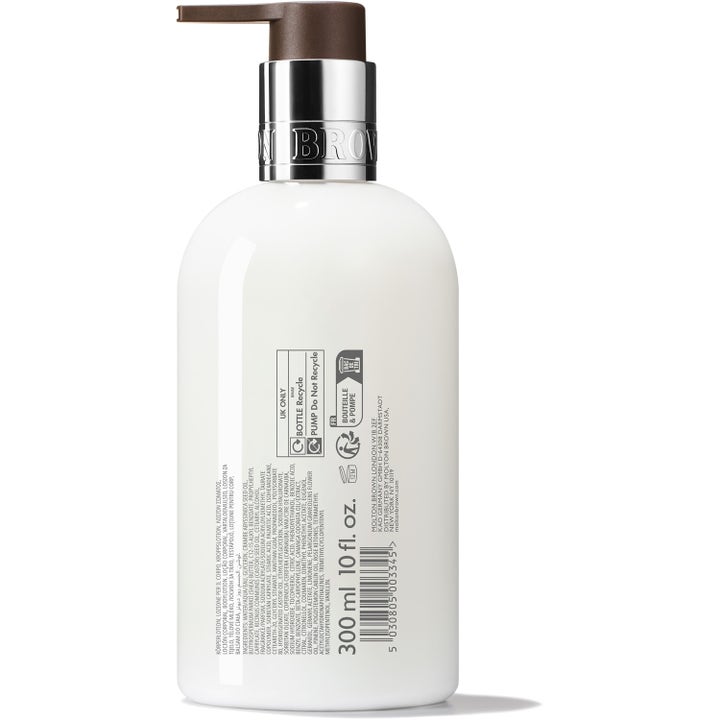 Molton Brown Rose Dunes Body Lotion 300 ml kosteuttava vartalovoide valkoisessa pullossa ainesosaluettelon kera