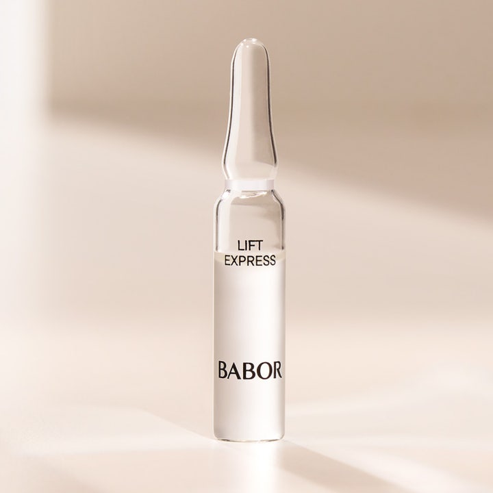 Babor Ampoule Lift Express 14 ml kiinteyttävä seerumi kirkkaassa lasiampullissa mustalla tekstillä
