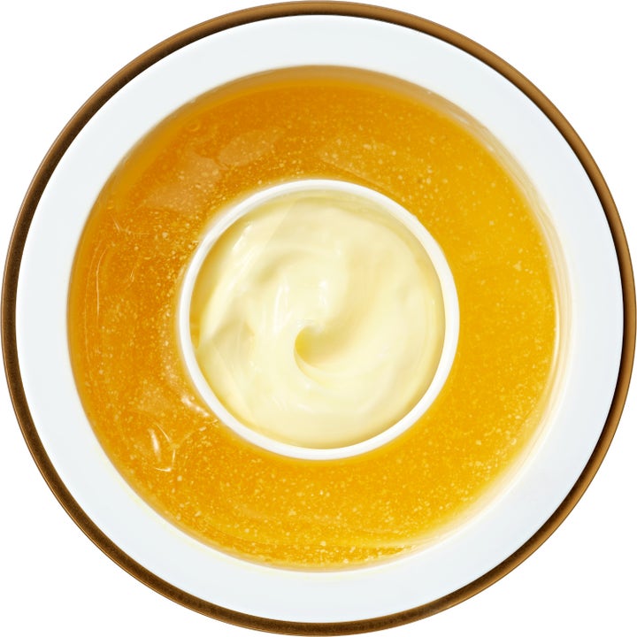 Dr. Ceuracle Pure VC Mellight A-tinol Cream 70 g kirkastava kasvovoide, jossa on oranssi geeli ja vaalea voideydin.