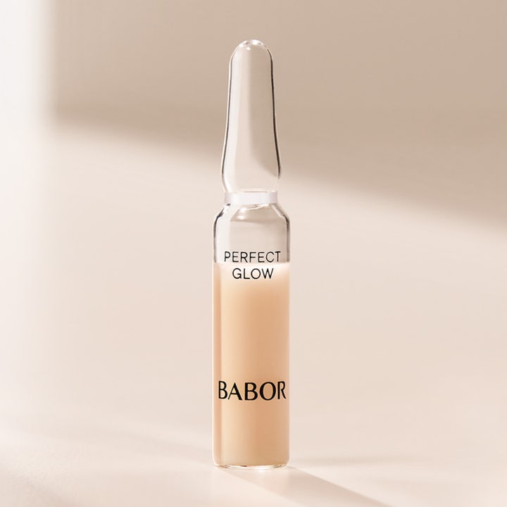 Babor Ampoule Concentrates Perfect Glow 14 ml heleyttävä seerumi kirkkaassa lasiampullissa