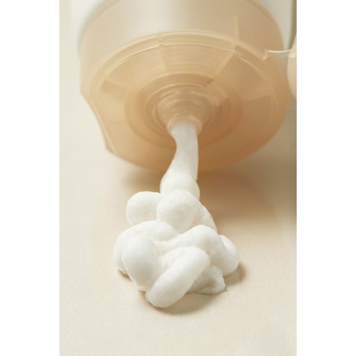 I'm from Rice Whip Facial Cleanser 30 ml kirkastava puhdistusaine, jossa on täyteläinen ja valkoinen vaahtokoostumus.